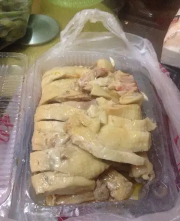 8元一斤,打包回家味道依旧蛮好的,鸡肉蛮嫩的,没有要香菜,本人不是很